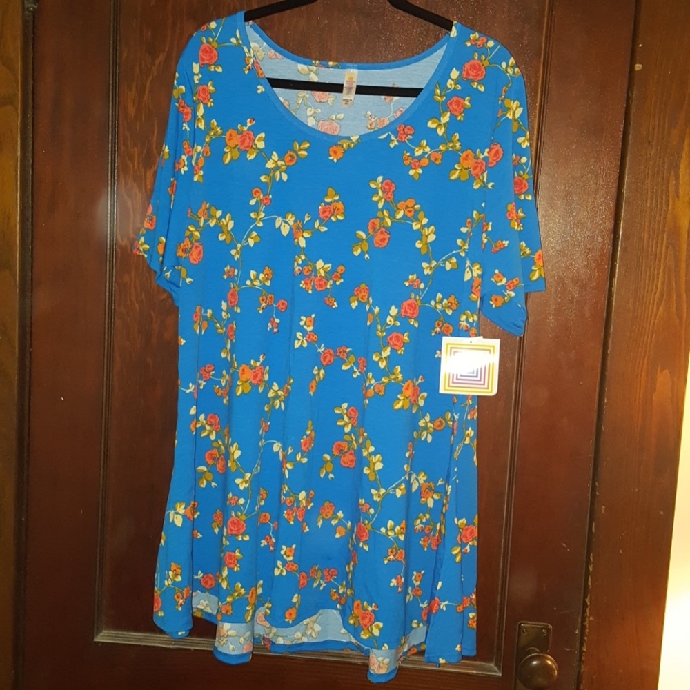 NWT Lularoe Perfect T